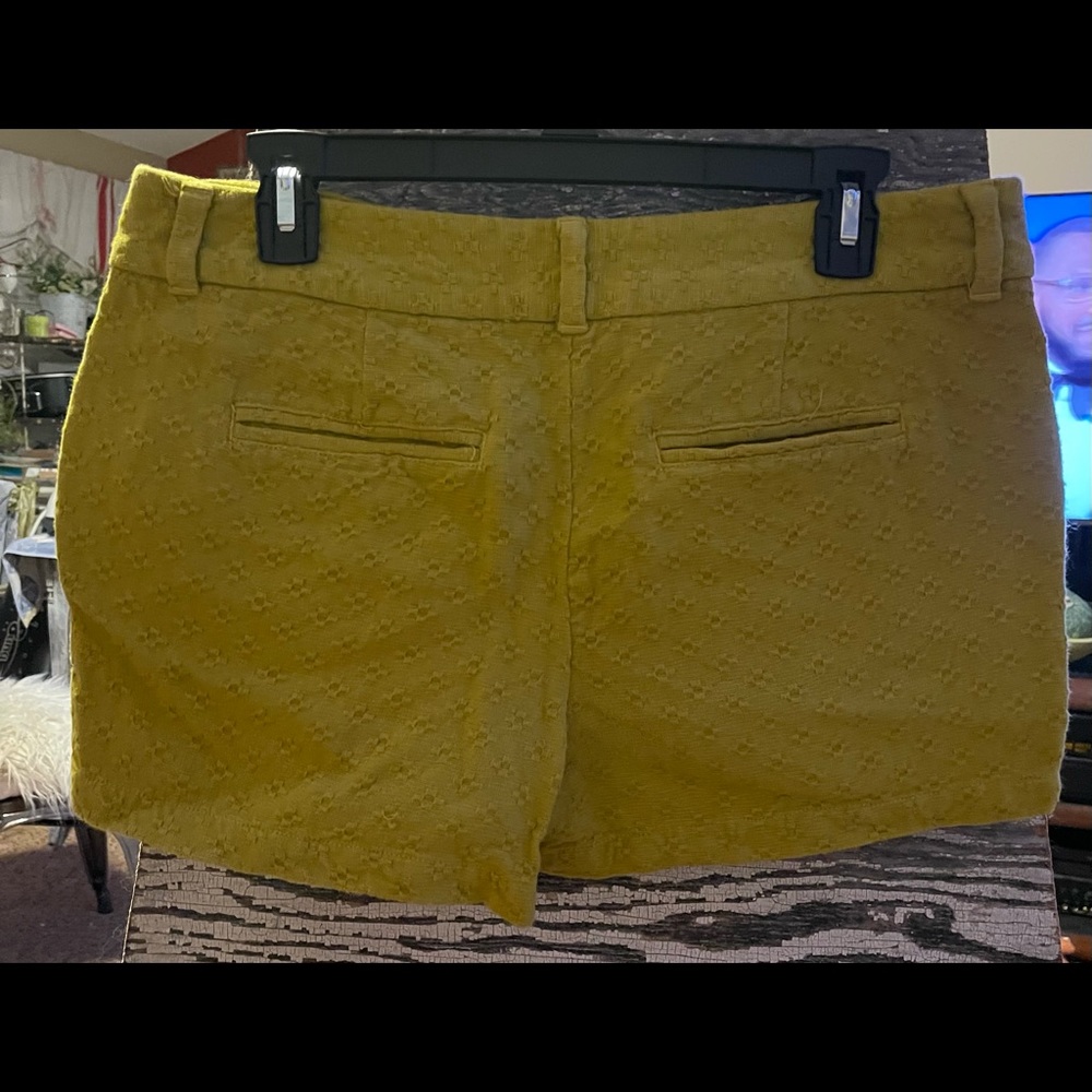Ann Taylor Loft Outlet Chartreuse Textured 4 inch Shorts Size 6 like new